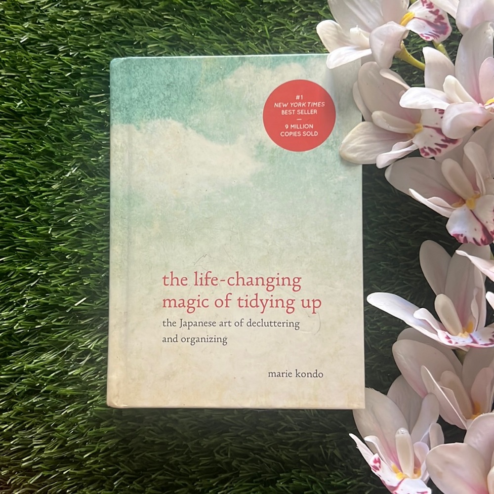 The life-Changing Magic of Tidying Up: Marie Kondo (Hardcover 📖 Book)